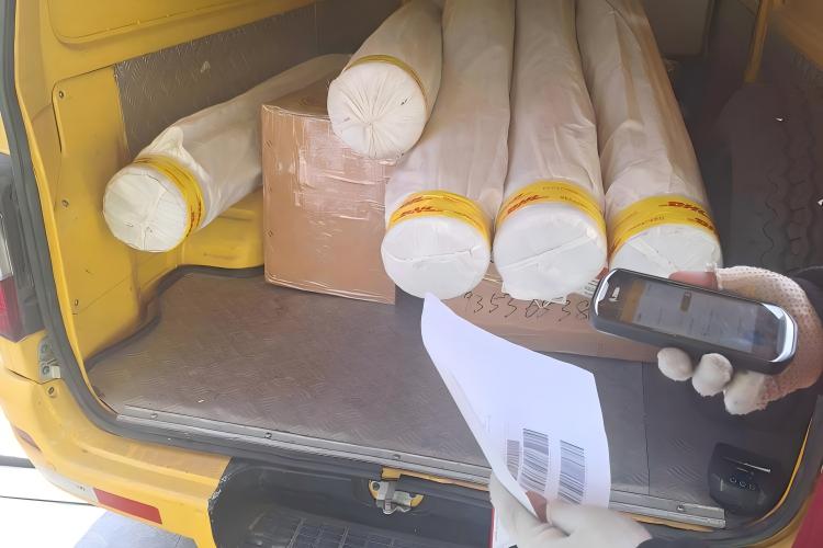 பல்கேரிய வாடிக்கையாளருக்கு உயர்தர ஆன்டி-ஸ்டேடிக் ஃபில்டர் ஃபேப்ரிக் வெற்றிகரமான டெலிவரி